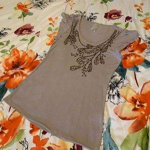 Kische tee shirt with copper sequin detail.